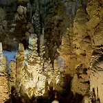 Chalé Battista Grotte Di Frasassi *