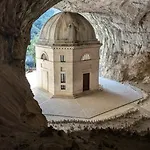 Battista Grotte Di Frasassi Chalé Fabriano