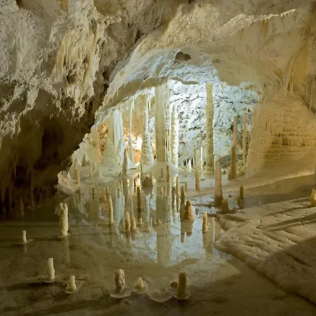 Alpehytte Battista Grotte Di Frasassi *