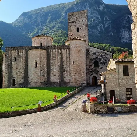 Chalet Battista Grotte Di Frasassi