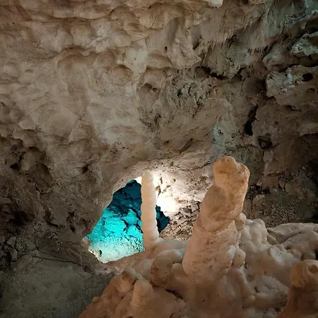 Battista Grotte Di Frasassi Alpehytte *