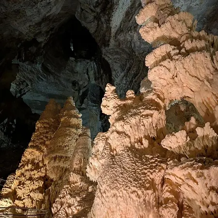 Battista Grotte Di Frasassi Alpehytte Fabriano