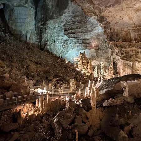 Battista Grotte Di Frasassi Alpehytte *