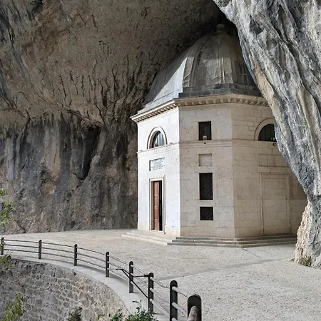 Battista Grotte Di Frasassi *